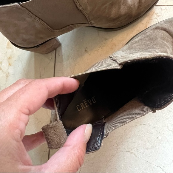 Crevo Like New Alicia Chelsea Hiker Sz 9 Bootie Heels Light Brown - Picture 5 of 6